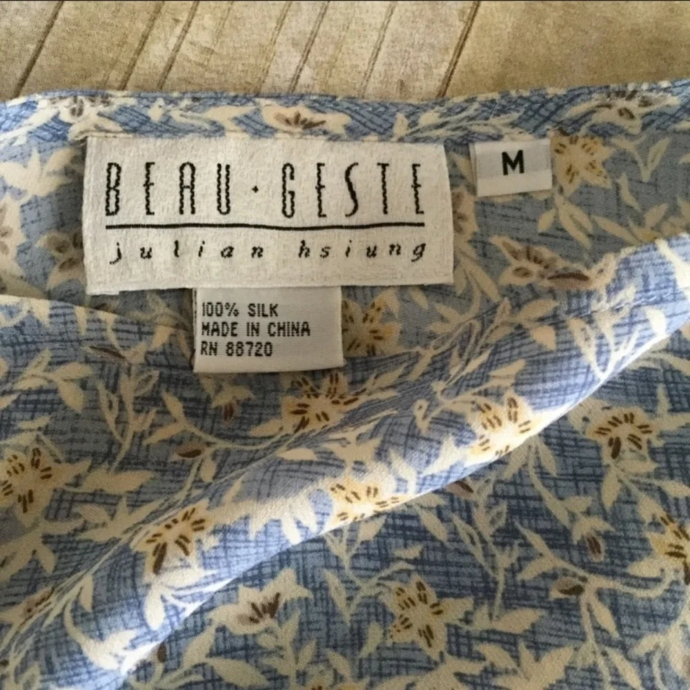 Beau Geste Julian Hsiung Blue Floral Silk Top NWOT - Picture 4 of 7